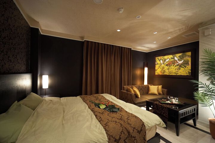 Room 4 of 6
