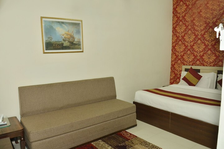 Room 14 of 27