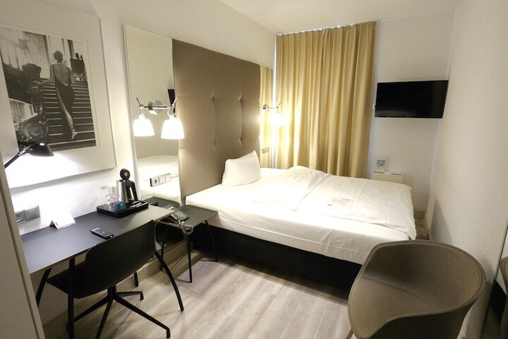 Room 31 of 69