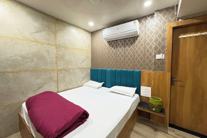 Room 5 of 10