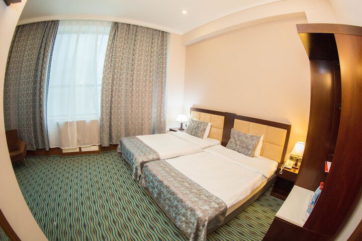 Room 10 of 33