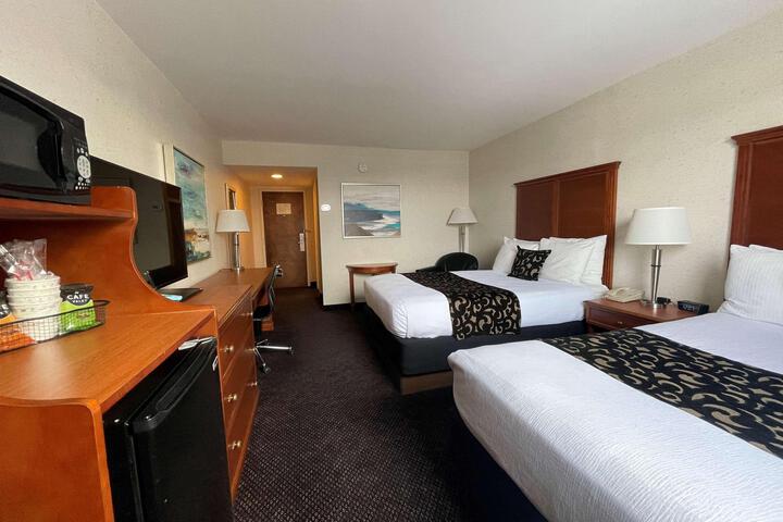 2 Double Beds Microwave and Refrigerator WiFi Full Breakfast (2 of 9)