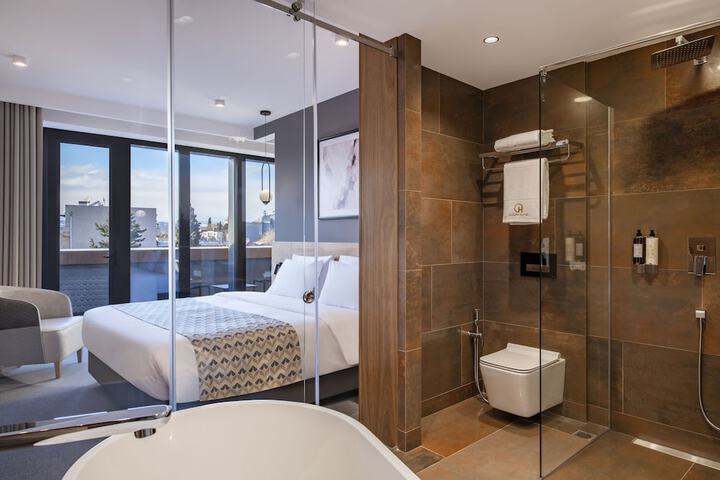 Room 28 of 44