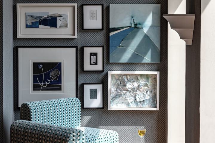 Lounge 112 of 136