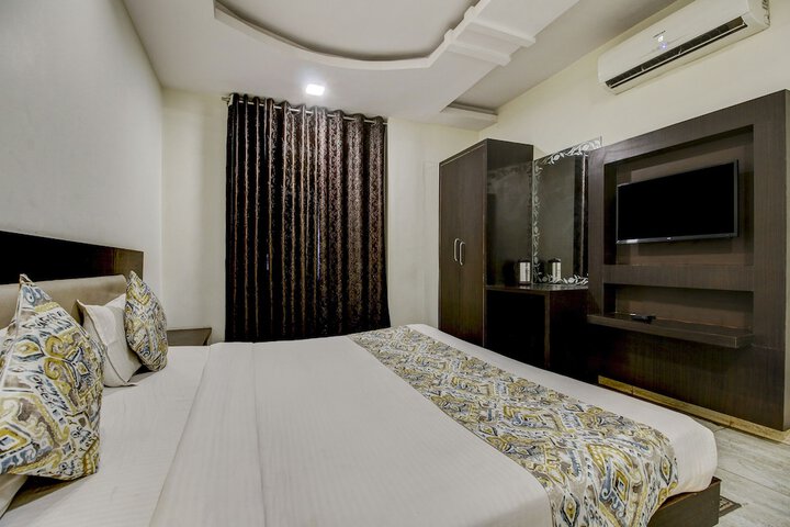 Room 16 of 28