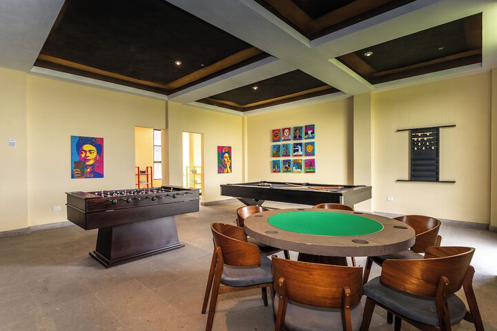 Lobby lounge