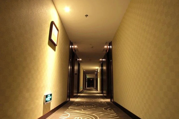 Room 12 of 19