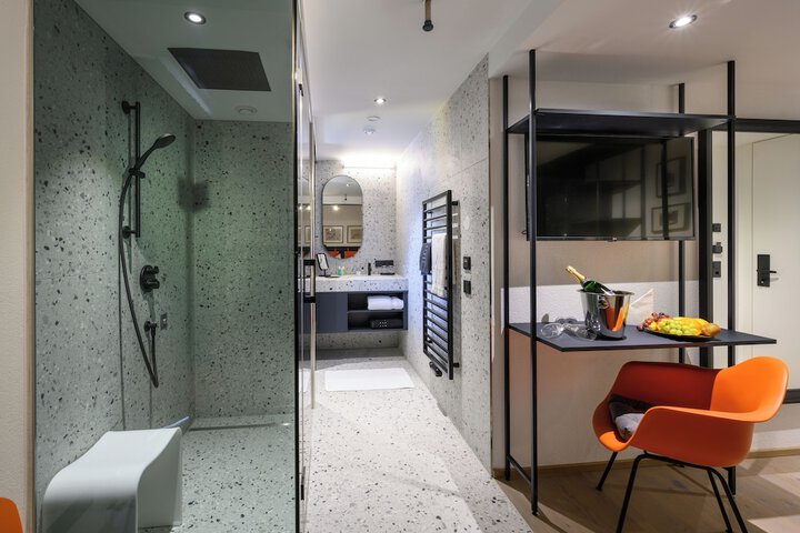 Room 16 of 24