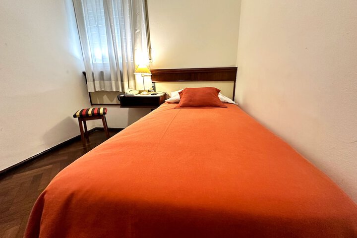 Room 28 of 90
