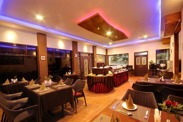 Dining 50 of 82