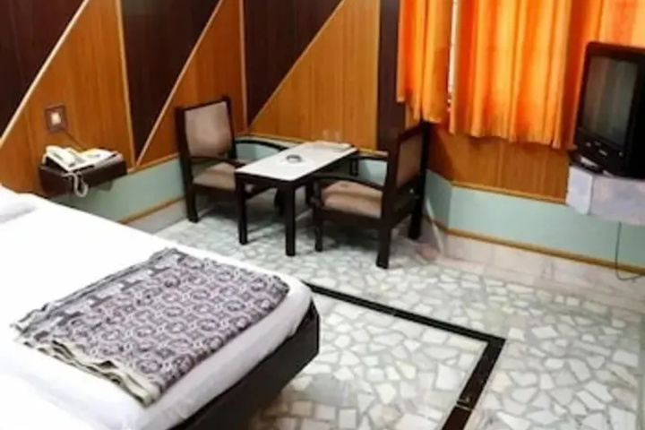 Room 14 of 18