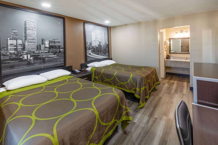 2 Double Beds (6 of 6)