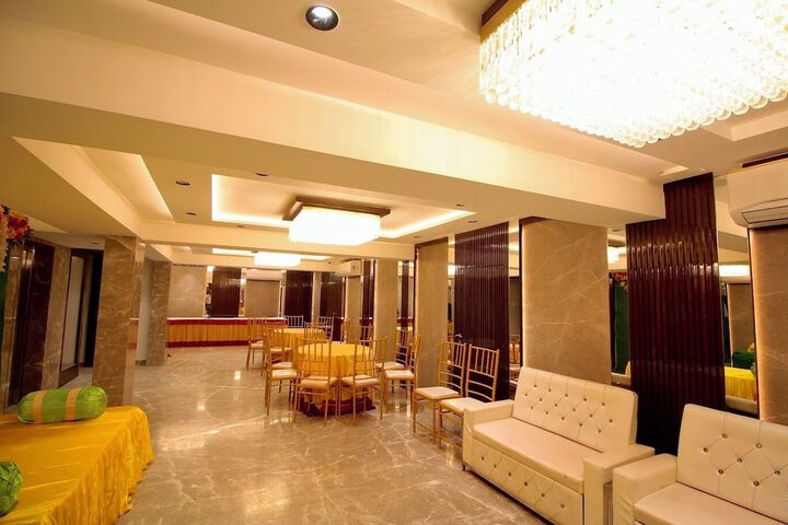 Ballroom/Hall 40 of 45