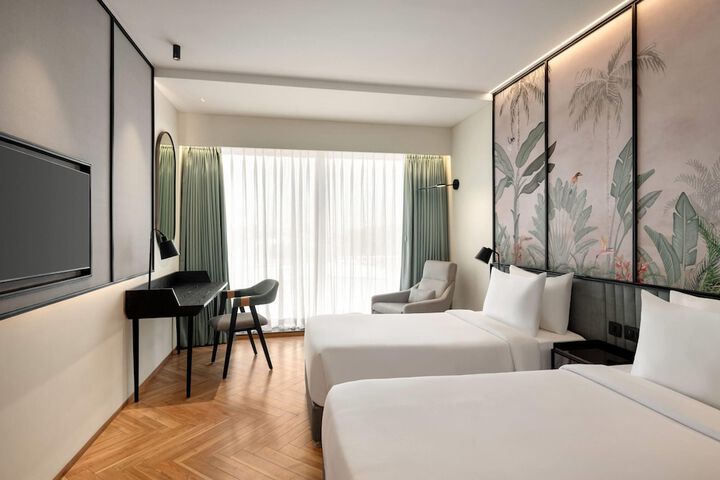 Room 27 of 61