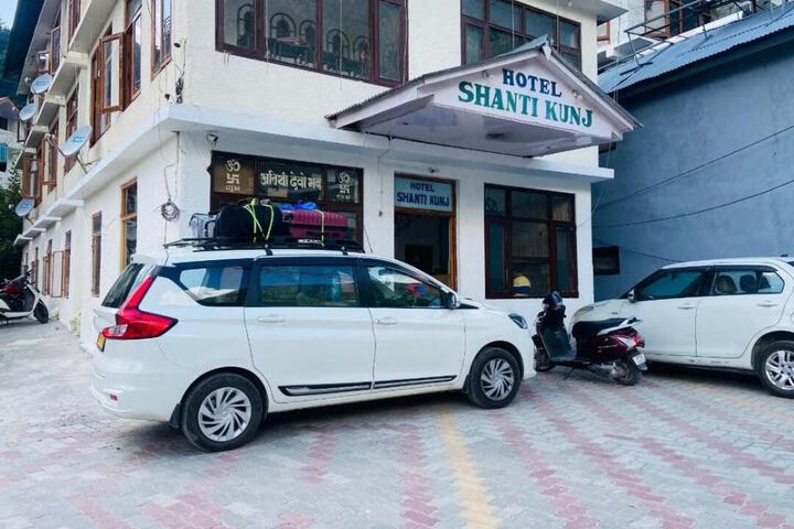 Collection O ShantiKunj