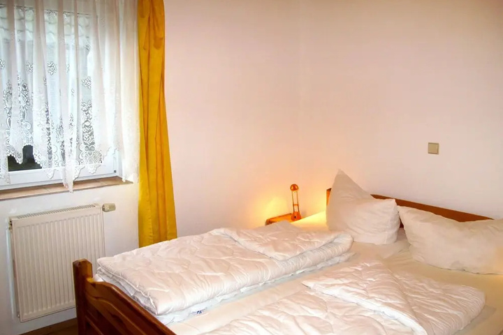 Room 6 of 16
