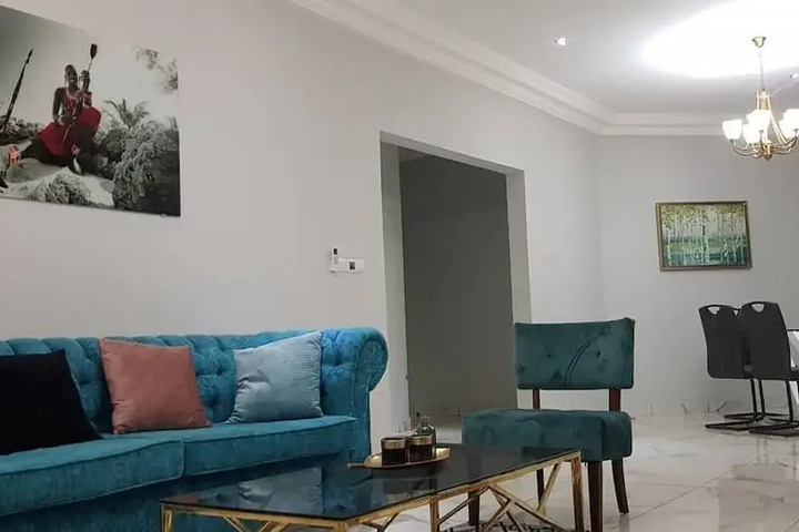 Room 4 of 12