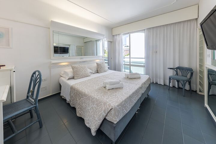 Room 47 of 172