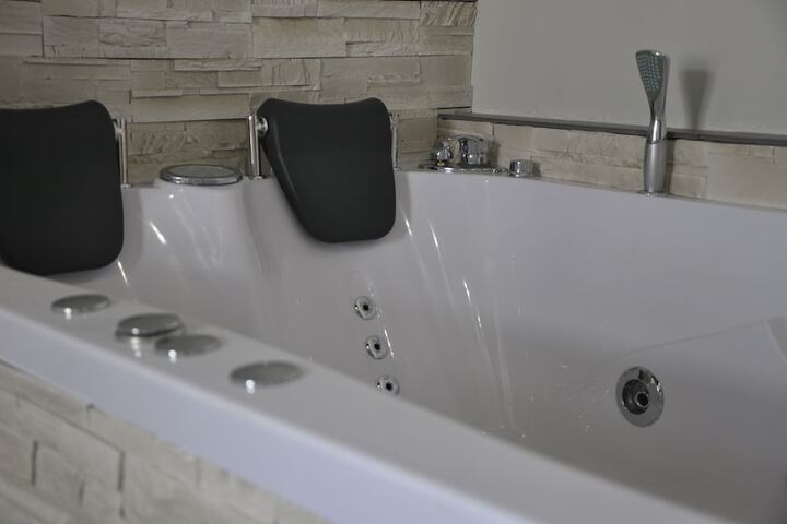 Hot Tub 23 of 26