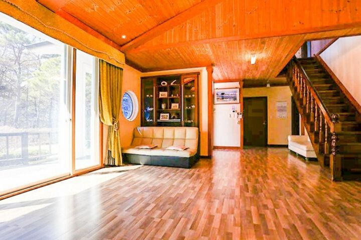 Room 21 of 28