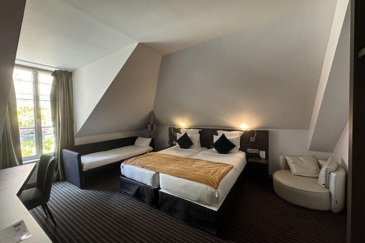 Room 25 of 64