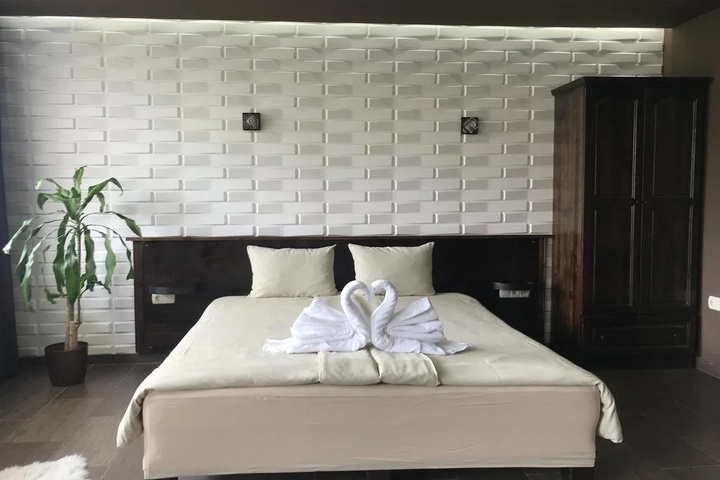 Room 3 of 20