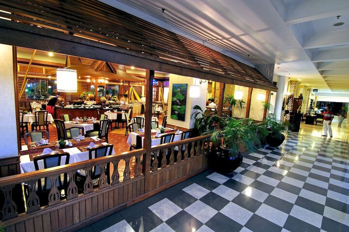 Dining 50 of 68