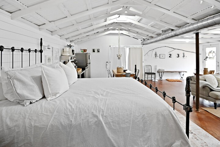 Room 3 of 38