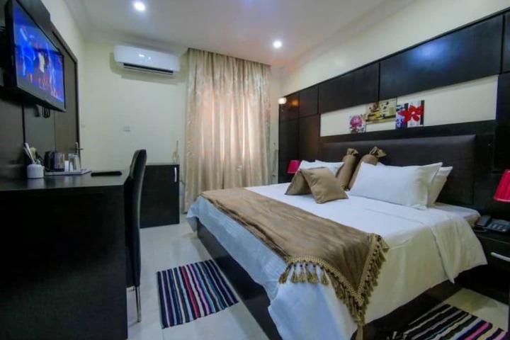 Room 3 of 17
