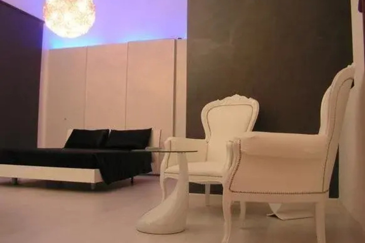 Room 3 of 8