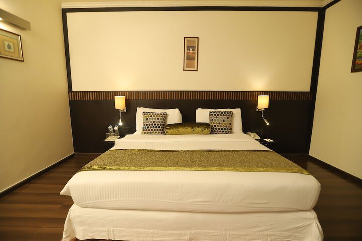 Room 5 of 32