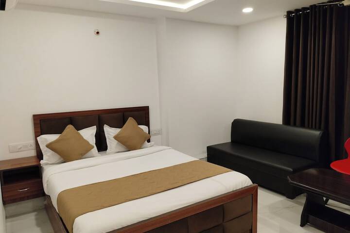 Room 9 of 17
