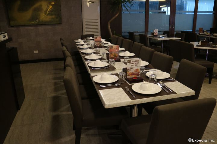 Dining 35 of 40