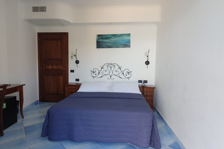Room 15 of 38