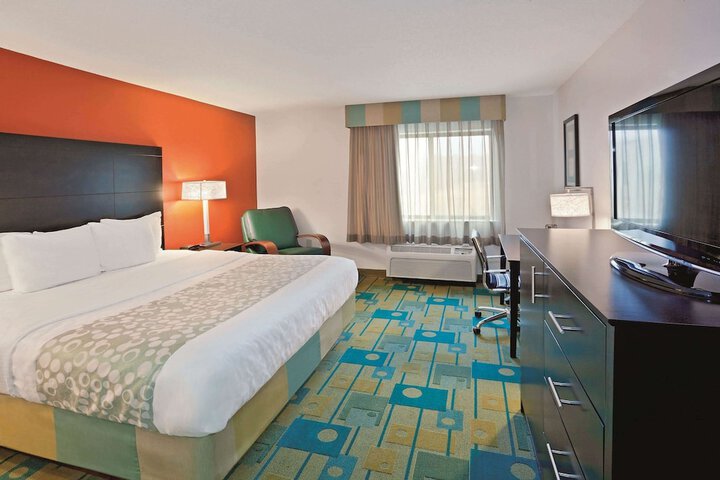 1 King Bed (12 of 17)