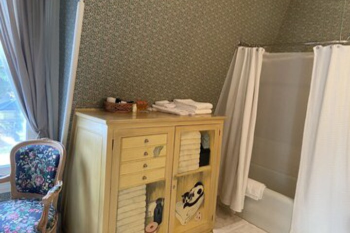 Room 32 of 130