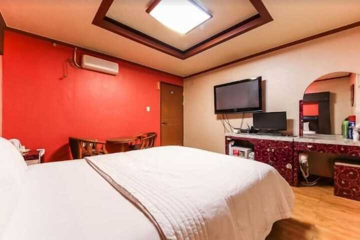 Room 18 of 47