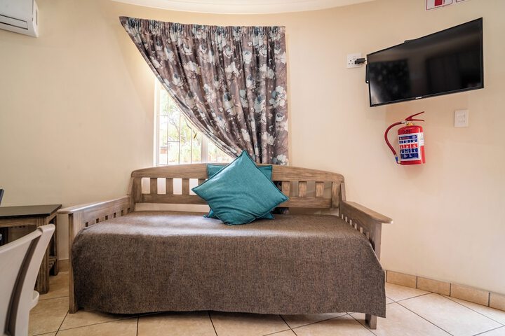 Room 33 of 236