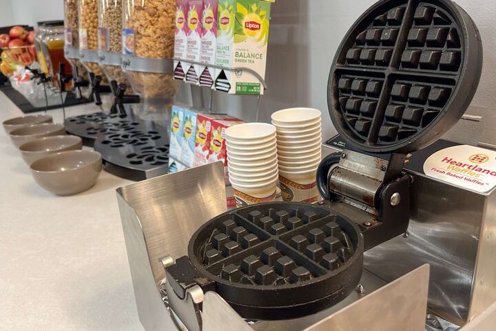 Breakfast/Coffee Service 32 of 35