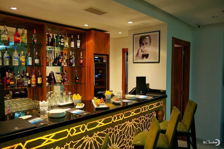 Lounge 40 of 51