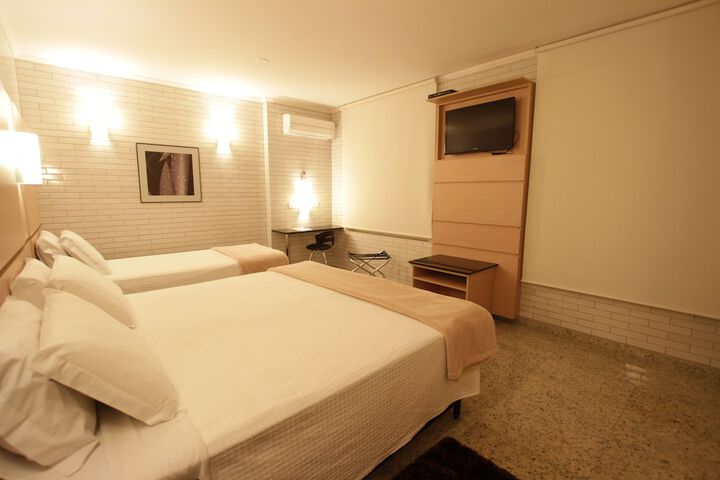 Room 4 of 39