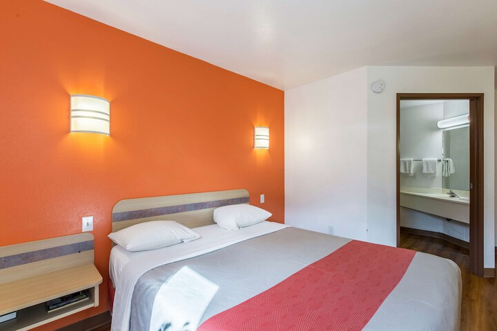 Room 18 of 34