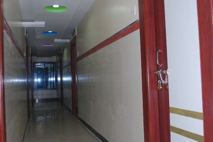 Ballroom/Hall 52 of 64