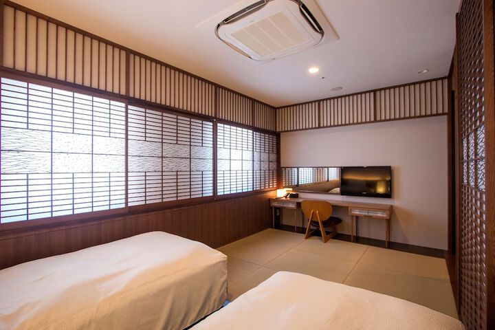 Room 18 of 37