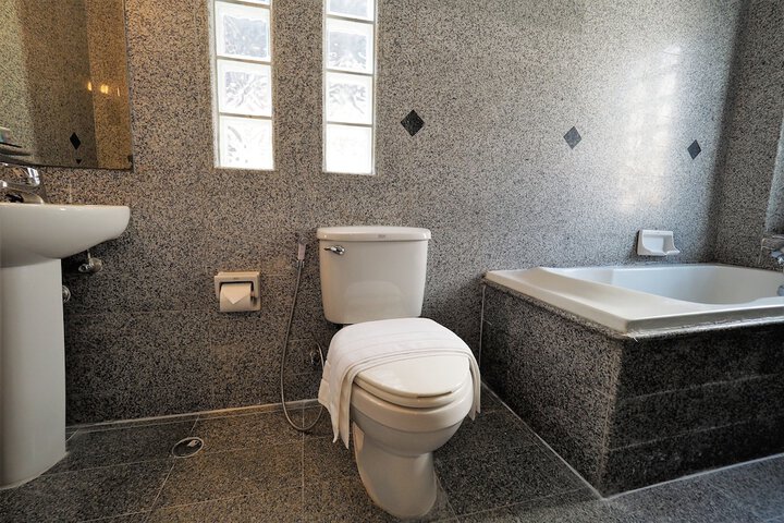 Room 52 of 69
