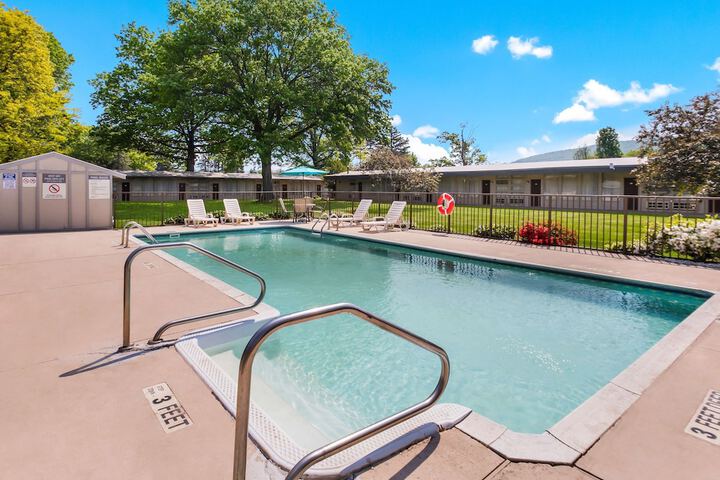 Pool 24 of 29