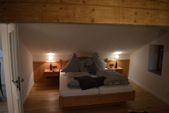 Room 4 of 48