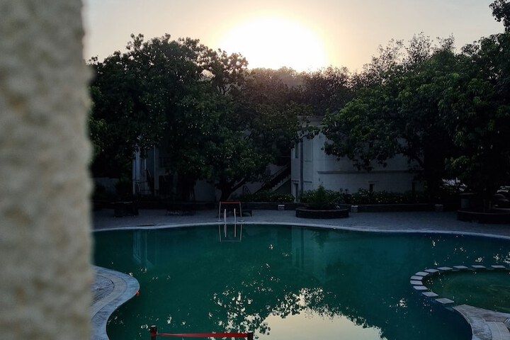 Pool Hotel