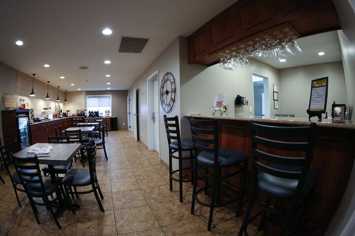 Lounge 38 of 44