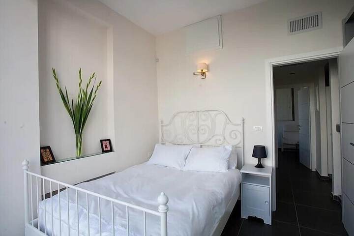 Room 16 of 83